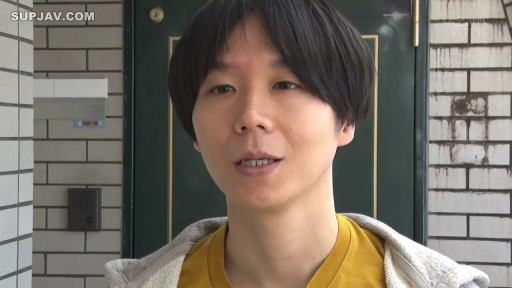 面部 · 站立 · 户外 · 休闲服