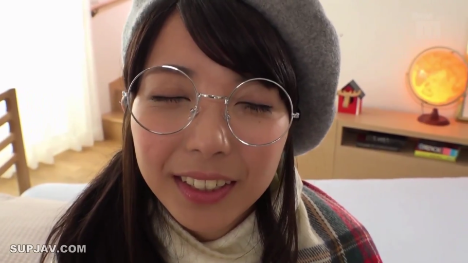 全身 · 教室 · 站立 · 黑板 · 卖萌 · 舞蹈 · 格子裙制服 · 短视频界面