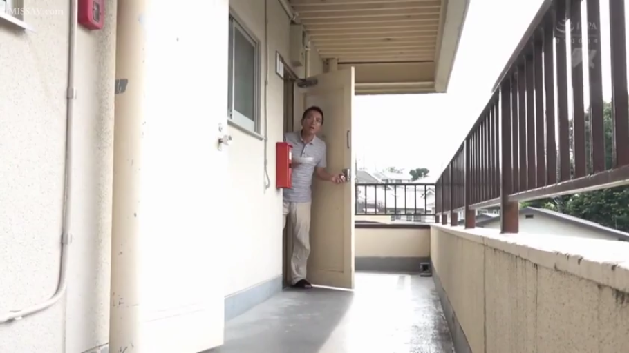 站立 · 全景 · 走廊 · Polo衫