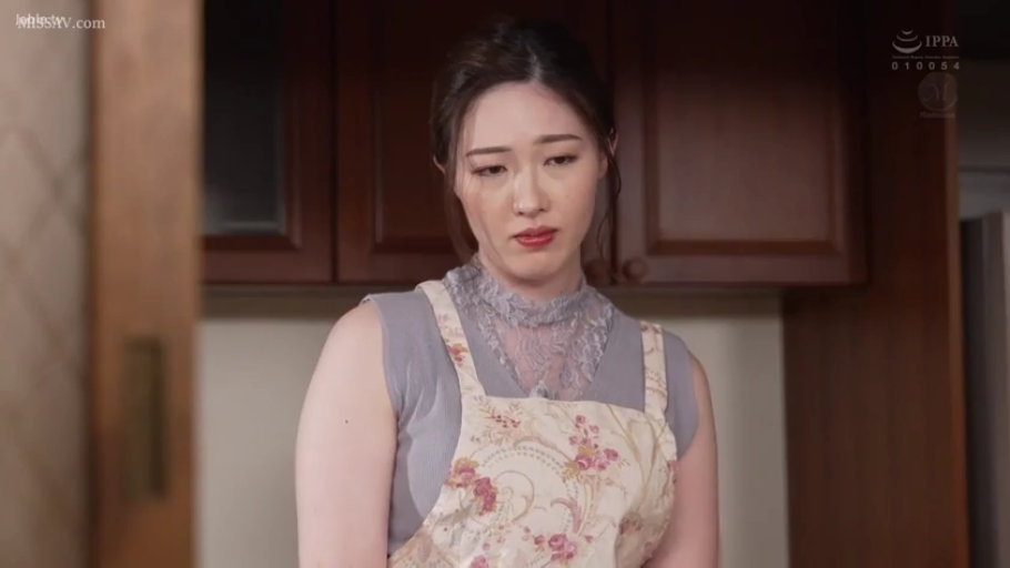 站立 · 半身 · 厨房 · 碎花围裙