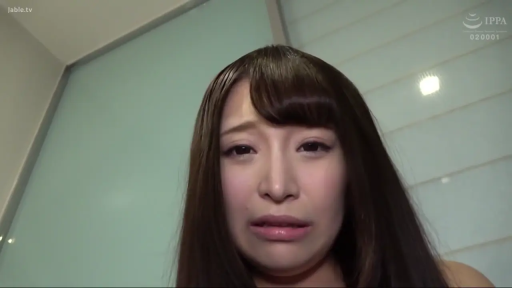 室内 · 座り姿勢 · 顔 · 自慰 · 仰拍 · 蓝色背心 · 忧虑