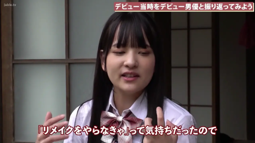 坐姿 · 交谈 · 字幕 · 中景 · 平靜 · 学生装 · 日式室内