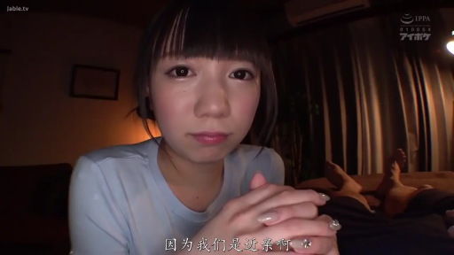 坐姿 · 忧郁 · 脸部 · 卧室 · 字幕 · 凝视 · 美甲 · 浅蓝T恤