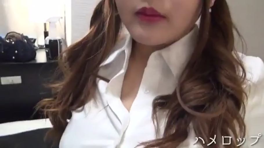 室内 · 白衬衫 · 半身 · 正面 · 静态