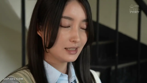 室内 · 顔のクローズアップ · シャツ · 正面