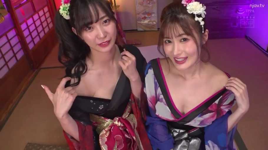 胸部 · 跪坐 · 和室 · 微笑 · 双人 · 和服 · 发饰 · 拉低领口