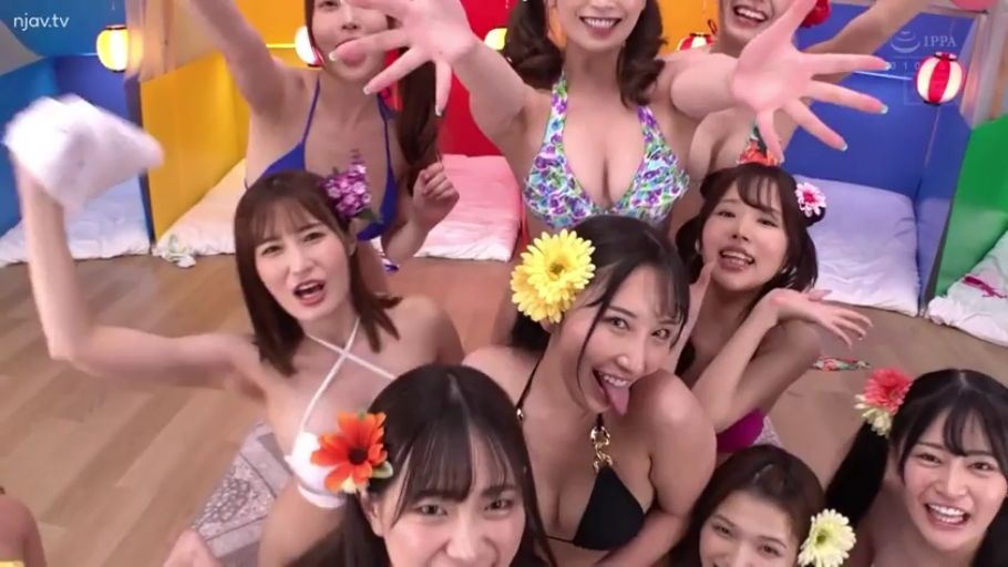 室内 · 胸部特写 · 愉悦 · 仰卧 · 特写 · 阴茎 · 乳交 · 开胸衣