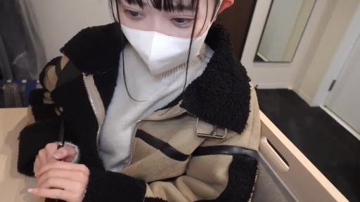 室内 · 坐姿 · 上半身 · 羊羔绒外套