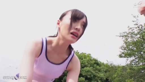 运动背心 · 中景 · 痛苦 · 户外 · 仰拍 · 户外性交 · 绿化背景 · 前倾位