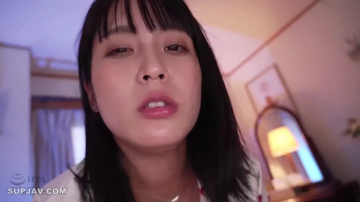 卧室 · 迷离 · 面部特写 · 白色上衣 · POV视角 · 凝视 · 俯视