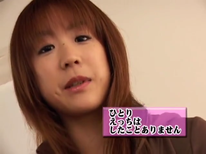 室内 · 脸部特写 · 平静 · 说话 · 日本AV · 正对镜头 · 棕色卫衣 · 字幕框