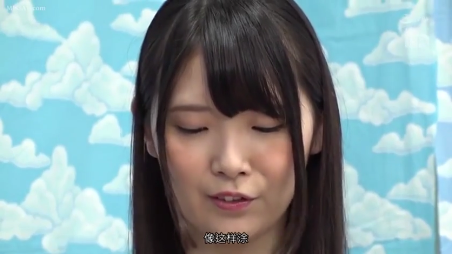 Indoor · Lower your head · 专注 · 面部特写 · Loungewear · 黑长直 · 讲解