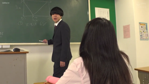 严肃 · 教室 · 站立 · 黑板 · 西装 · 师生角色扮演 · 讲课