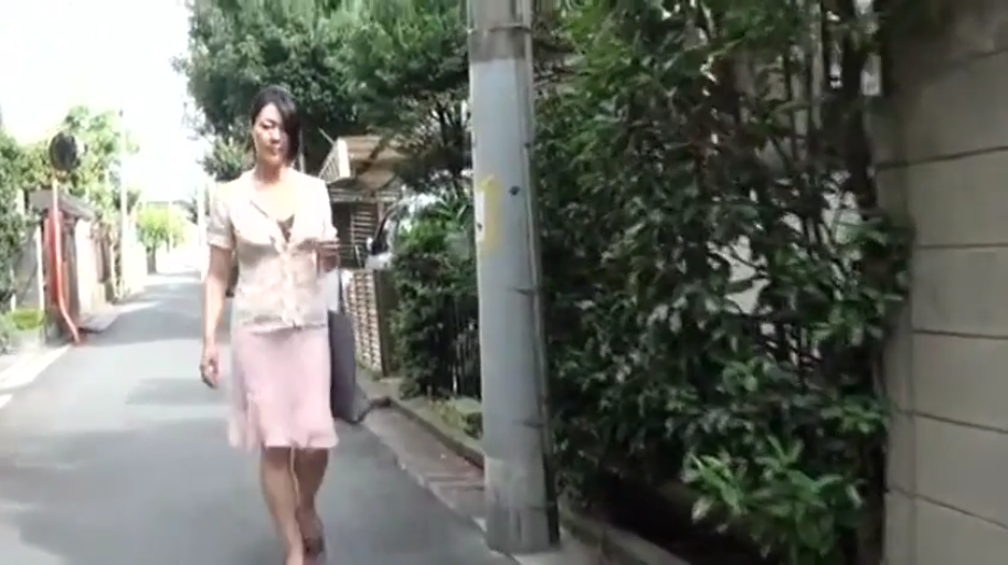 室内 · 张口 · 私处 · 白色透视装 · 多人按摩 · 开腿 · 多人 · 跳蛋