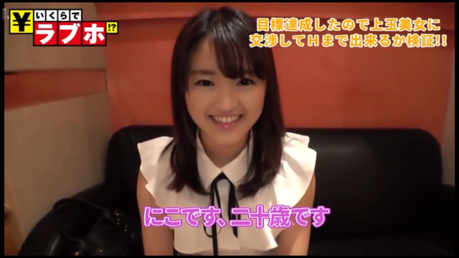 室内 · 坐姿 · 半身 · 荷叶边衬衫