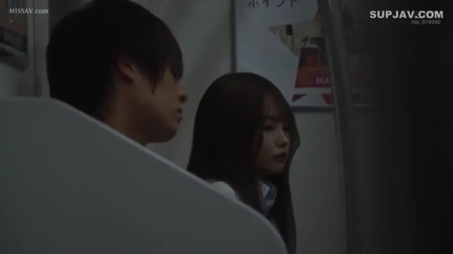 Sitting Posture · Melancholy · white shirt · Armrest · By Bus · 近景 · 暗光 · 电车