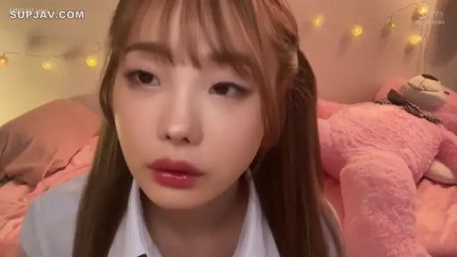 Bedroom · 面部特写 · Stare · 正面 · 空洞 · School Uniform · 毛绒玩具 · 纯欲