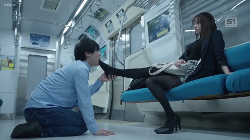 Kneeling posture · 高跟鞋 · Foot · Training · 制服诱惑 · 顺从 · Inside the train · 包包