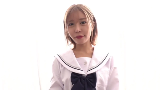 室内 · 站立 · 微笑 · 半身特写 · 注视 · 清纯 · 水手服