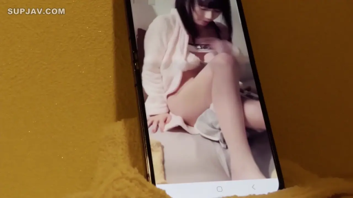 Indoor · Sitting Posture · 专注 · masturbation · 手机 · 下半身 · 白色睡袍 · 手机录制