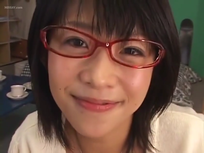 室内 · 脸部特写 · 白色上衣 · 正面