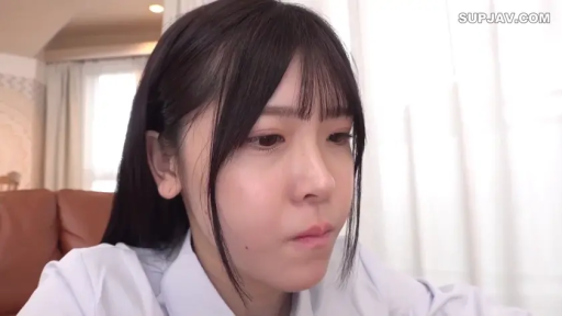 室内 · 迷离 · 仰卧 · 浅色背心 · 真人 · 面部仰拍 · 呼唤