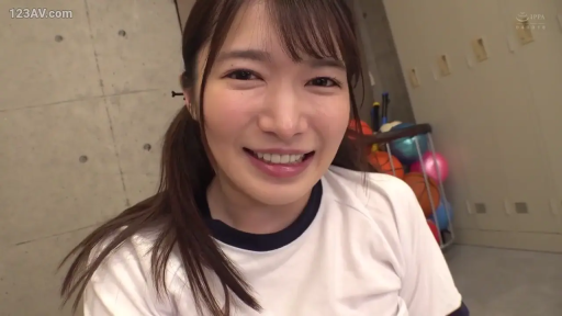 脸部特写 · 体操服 · 体育馆