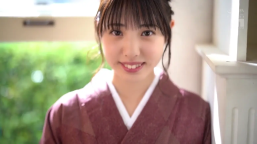 站立 · 上半身 · 户外 · 和服 · 白天 · 嘟嘴 · 撐傘 · 油纸伞