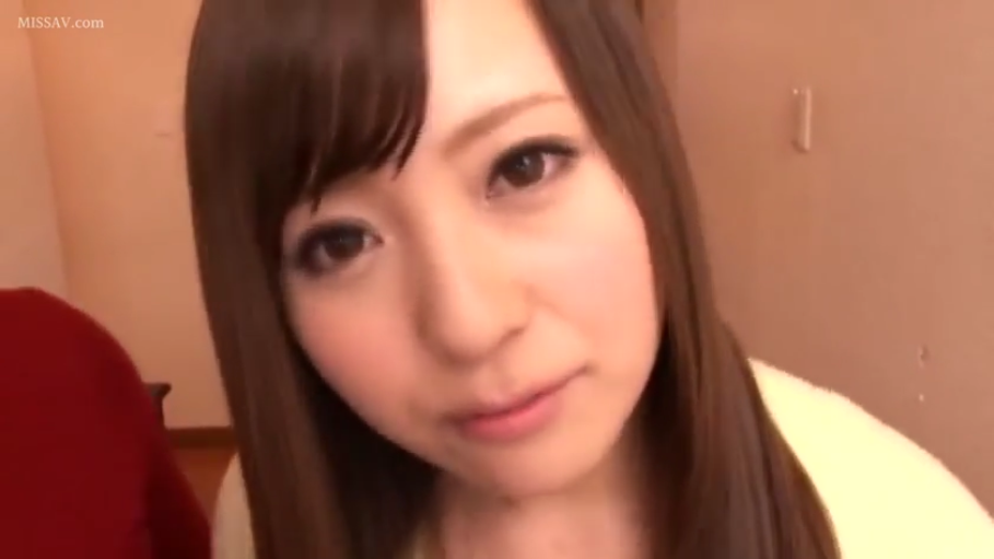室内 · 低头 · 羞涩 · 微笑 · 面部特写 · 白色蕾丝裙 · END字幕