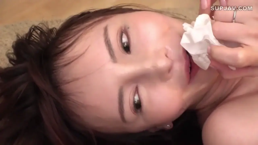 室内 · 顔部のクローズアップ · 迷離 · 裸体 · 颜射 · 仰向け姿勢 · 纸巾 · 擦拭