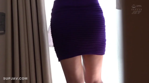 室内 · 站立 · 偷窥视角 · 下半身特写 · 窗帘 · 紫色紧身裙