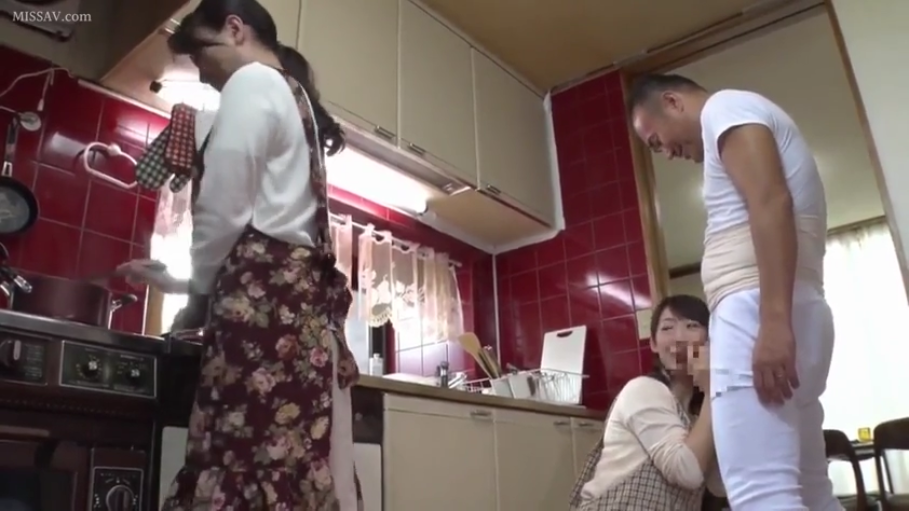 室内 · 胸部 · 揉乳 · 痛苦 · 内衣 · 靠墙 · 职场