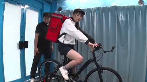 嚴肅 · 角色扮演 · 腿部 · 室内摄影棚 · 制服誘惑 · 自行车 · 骑行 · 外卖制服