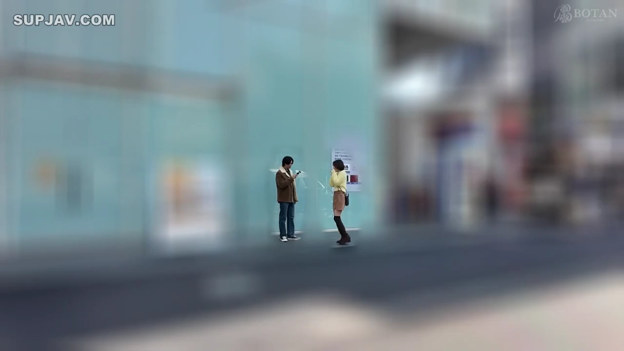 全身 · 站立 · 短裙 · 街道 · 手机 · 害羞 · 素人 · 街头搭讪