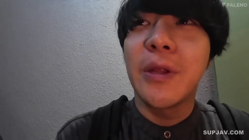 Indoor · Close-up of the face · Casual wear · Male · 正面 · 说话 · 紧张 (jǐn zhāng)  
nervous; tense