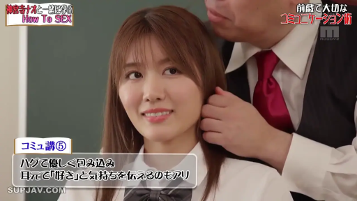 座り姿勢 · 教室 · 顔 · ロールプレイング · 微笑 · 制服 · 黑板 · 抚摸