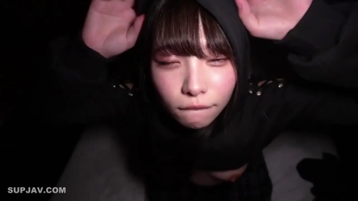 室内 · 顔部のクローズアップ · 迷離 · 跪き姿勢 · 露出 · 挑発 · 连帽衫