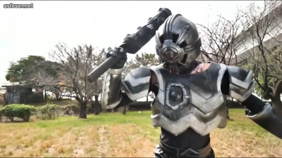 站立 · 展示 · 中景 · 屋外 · 特摄皮套