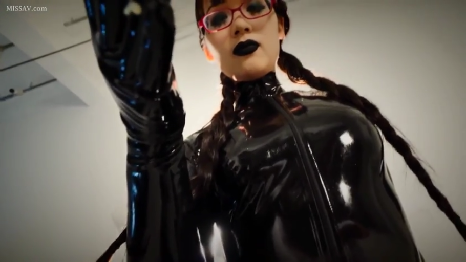 室内 · メガネ · 站立 · 仰拍 · 俯视 · 高冷 · 恋物 · 黑色胶衣