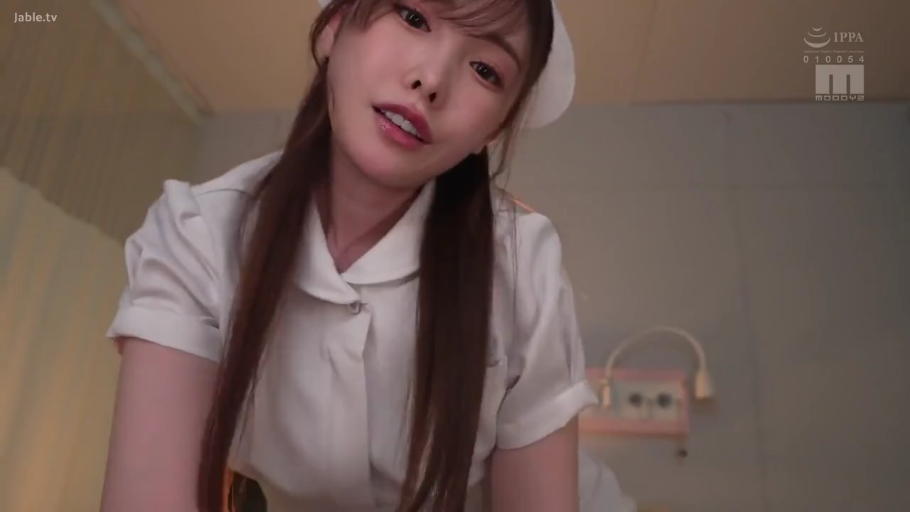 面部 · 护士服 · 微笑 · 交流 · 俯视 · 醫務室 · 医疗器材 · 主视角