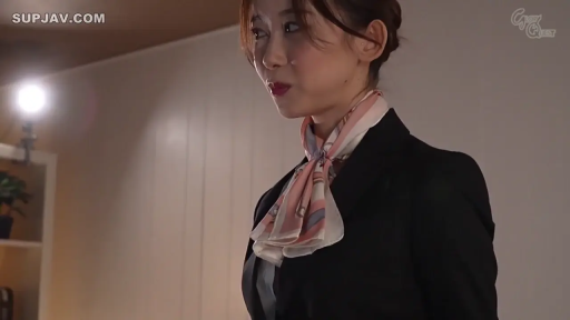 室内 · 真剣 · 站立 · ビジネススーツ · 熟女 · 侧脸 · 丝巾 · 侧望