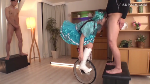 集中 · 蓝色蓬蓬裙 · 杂技性爱 · 全景 · 室内房间 · 猎奇 · 弯腰骑行 · 方凳