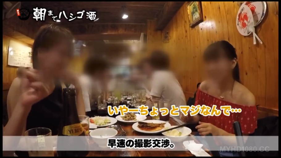 床铺 · 黑丝袜 · 仰卧抬腿 · 性交行为 · 愉悦表情 · 简约卧室 · 交合特写 · 润滑液体
