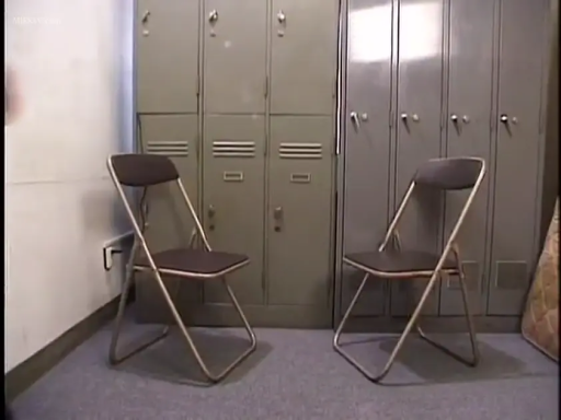 更衣室 · 储物柜 · 折りたたみ椅子