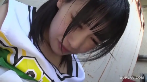 室内 · 俯身 · 沉思 · 忧郁 · 特写 · 运动服 · 高角度