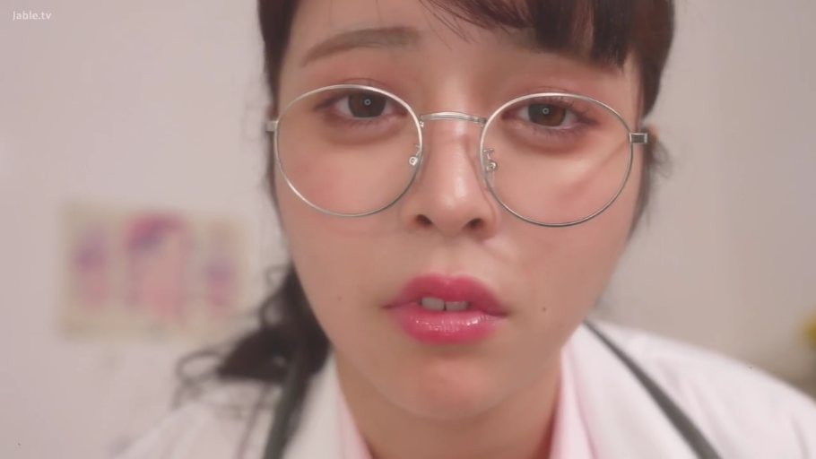 白大褂 · 脸部特写 · 诊室