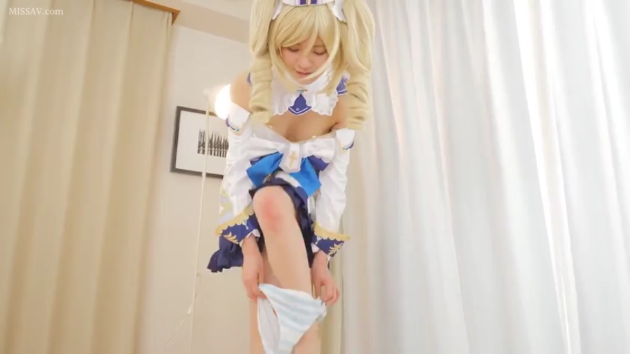 室内 · 站立 · 中景 · 角色扮演服 · 脱内裤