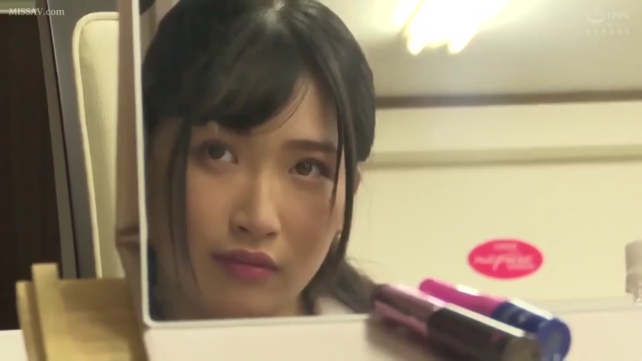 忧郁 · 办公室 · 站立 · 职场女性 · 对视 · 上半身 · 西装