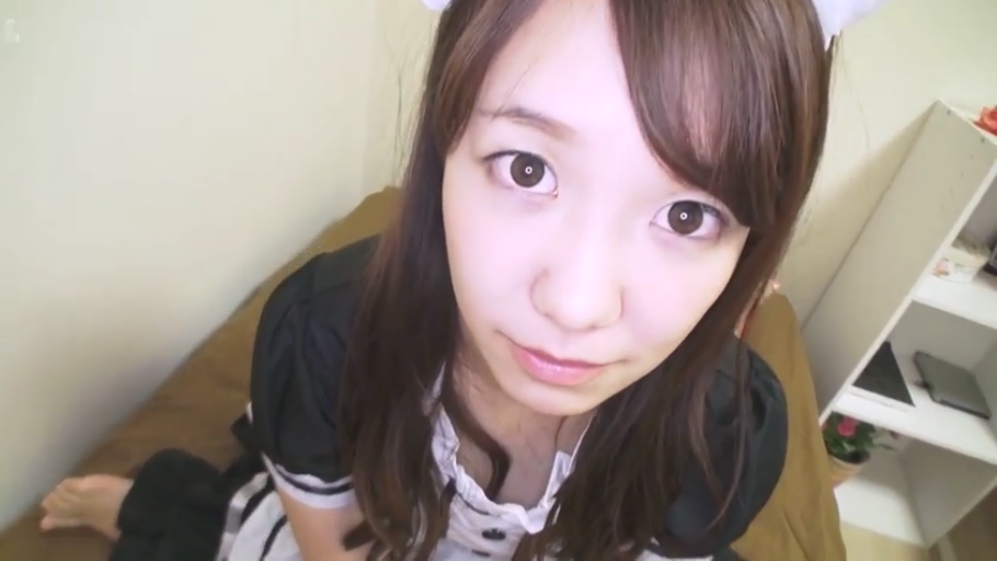 跪坐 · 脸部特写 · 卧室 · 女仆装 · 注视镜头