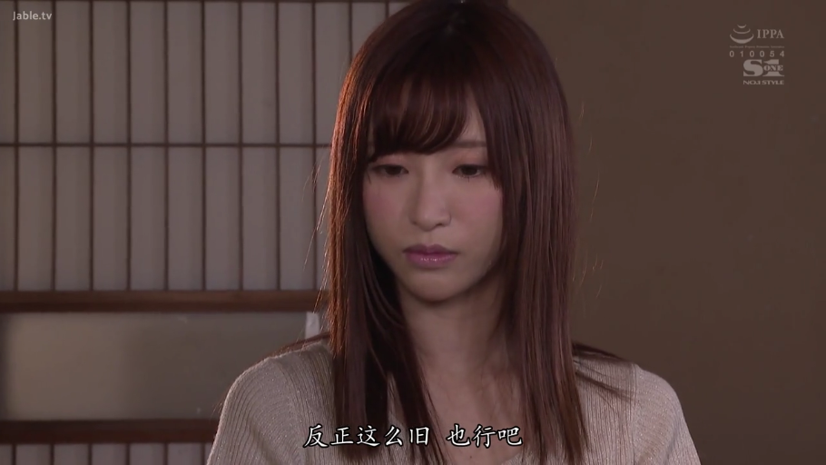 室内 · 脸部特写 · 针织衫 · 正面